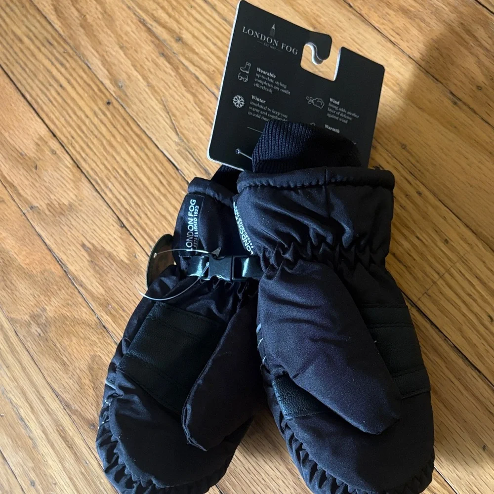 *London Fog Black Kids Insulated Mittens with Reflective Stitching